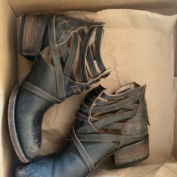 Freebird by Stevens Distressed Stair Ankle boots - Picture 3 of 13